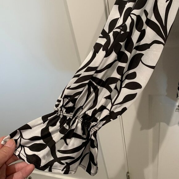 Sharp Tucker NYC Silk Juliette Blouse - New! - Size L - Picture 5 of 7